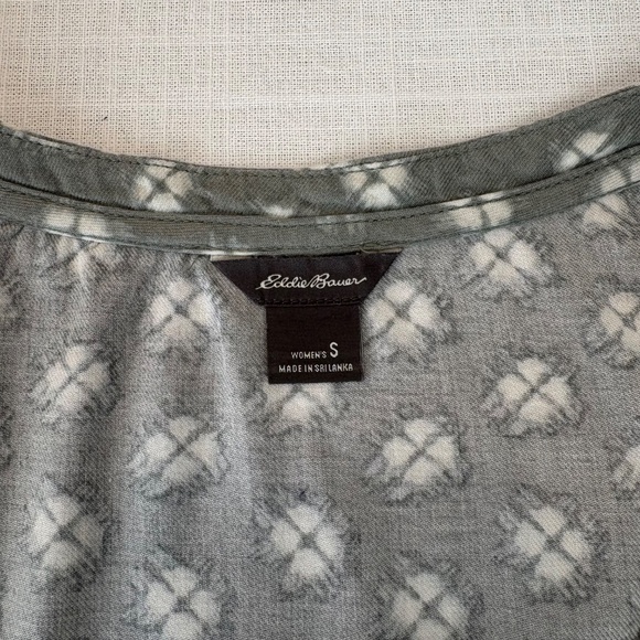 Eddie Bauer Sleeveless V-Neck Tank Olive With Geometric Print Sm - Picture 4 of 11